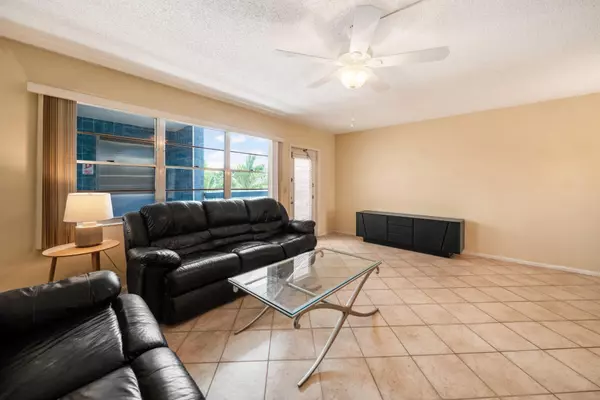 3011 Lincoln A, Boca Raton, FL 33434
