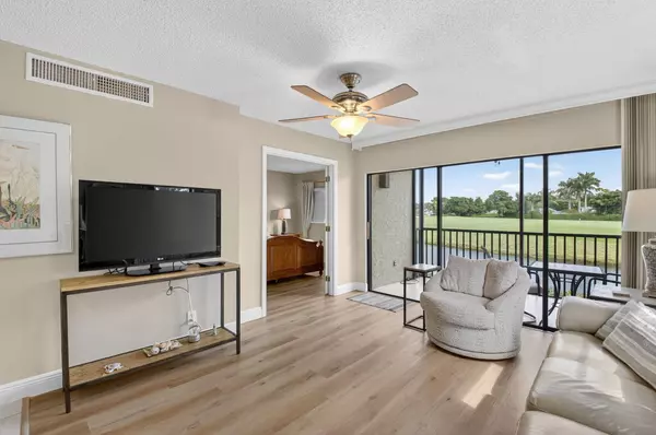 Delray Beach, FL 33445,451 Greensward LN 104-B