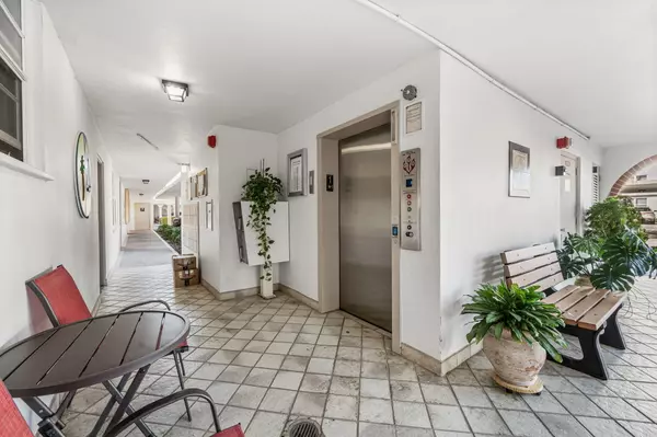 Delray Beach, FL 33483,920 Dogwood DR 263