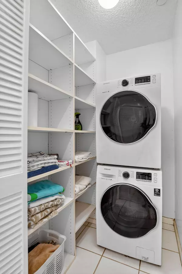 Boca Raton, FL 33487,380 NW 67th ST 207