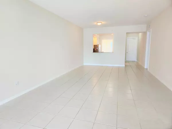 Fort Pierce, FL 34949,10 W E Harbour Isle DR 303