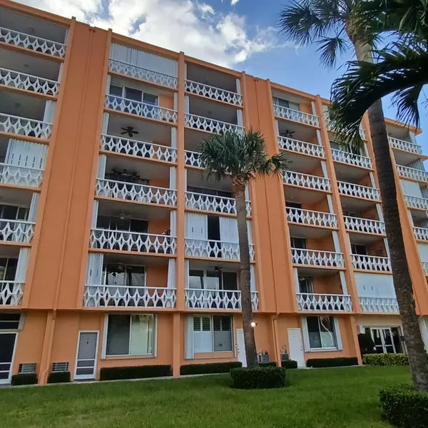 15 S Golfview RD 303, Lake Worth Beach, FL 33460