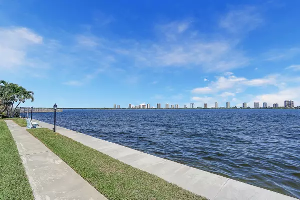 Lake Park, FL 33403,801 Lake Shore DR 102