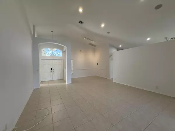 Boynton Beach, FL 33472,9360 Cove Point CIR