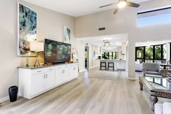 Jupiter, FL 33477,17137 Waterbend DR 201