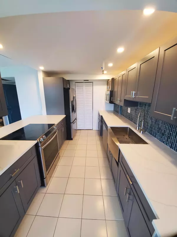 Boca Raton, FL 33487,859 SE Jeffery ST 509