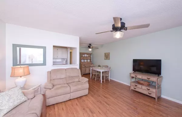 Boynton Beach, FL 33435,320 Horizons 207