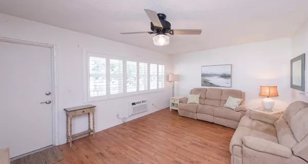 Boynton Beach, FL 33435,320 Horizons 207