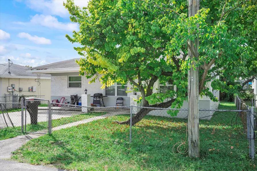 811 NW 5th AVE, Hallandale Beach, FL 33009