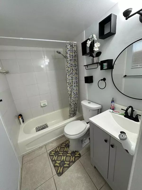 Lake Worth Beach, FL 33460,1829 N A ST 8