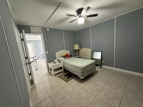 Lake Worth Beach, FL 33460,1829 N A ST 8