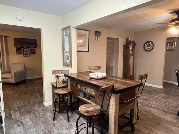 Okeechobee, FL 34974,306 SW 15th ST