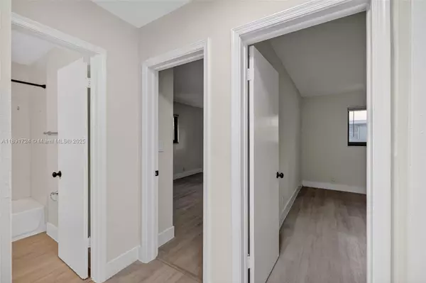 Wilton Manors, FL 33305,615 NE 26th ST 8