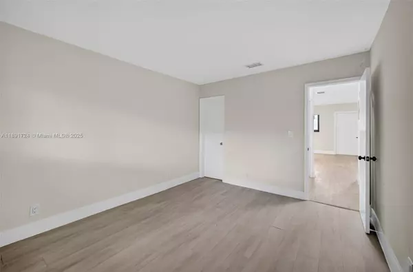 Wilton Manors, FL 33305,615 NE 26th ST 8