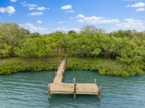 Vero Beach, FL 32963,2545 Riverview CT