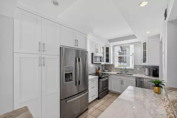 North Palm Beach, FL 33408,100 Paradise Harbour BLVD 204