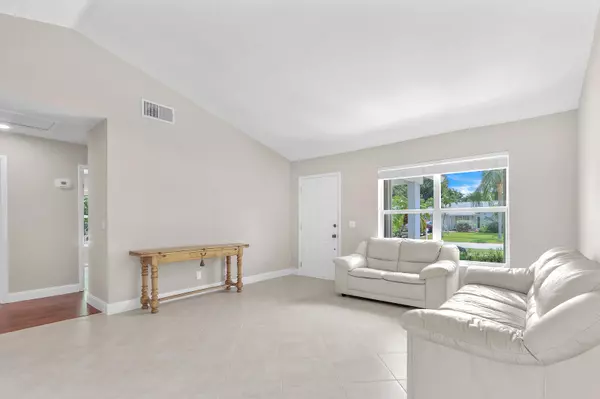 Jupiter, FL 33458,140 Village CIR
