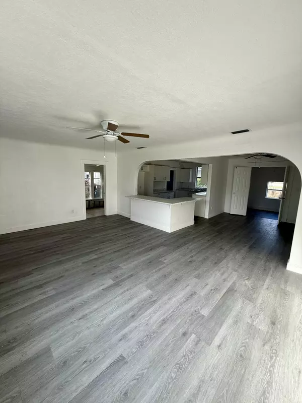 Belle Glade, FL 33430,554 SE 1st ST