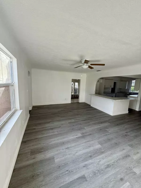 Belle Glade, FL 33430,554 SE 1st ST