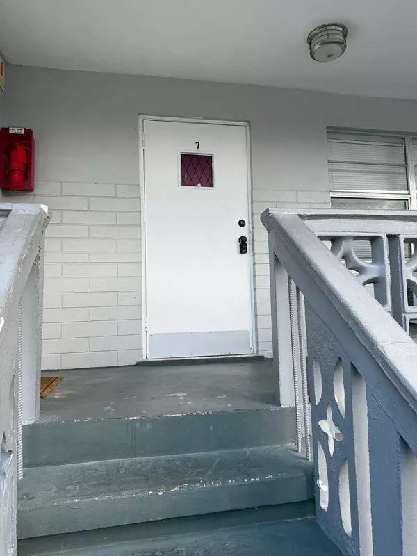 Lake Worth Beach, FL 33461,126 Cleveland ST 7