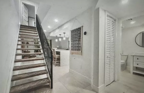 Hypoluxo, FL 33462,1100 Scotia DR 105