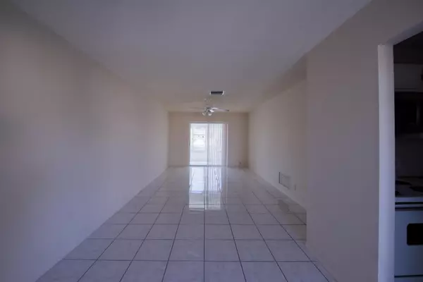 2102 NE 1st WAY 202, Boynton Beach, FL 33435