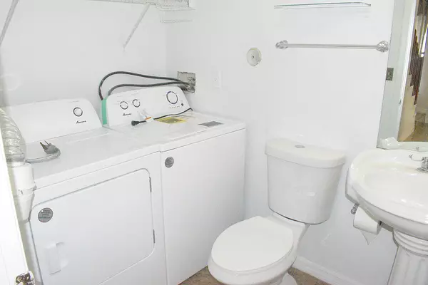 Greenacres, FL 33463,905 Riverside DR