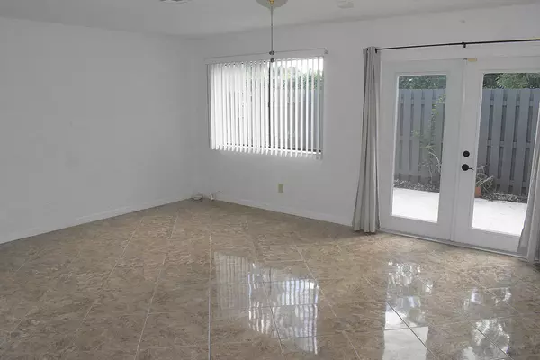 Greenacres, FL 33463,905 Riverside DR