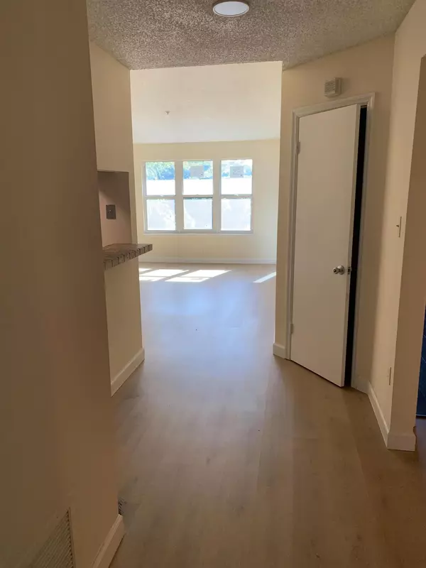 Boynton Beach, FL 33426,2305 N Congress AVE 31