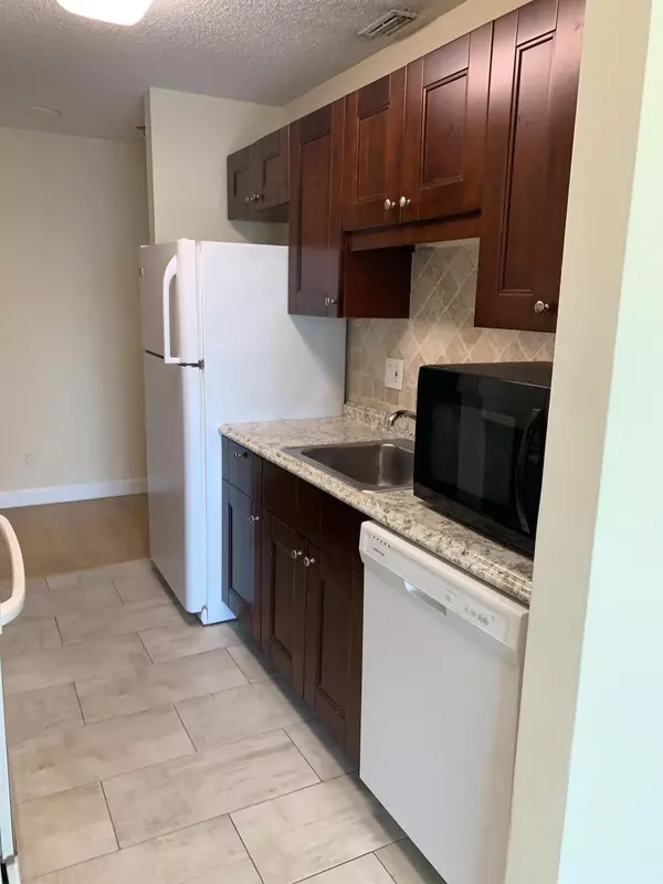 Boynton Beach, FL 33426,2305 N Congress AVE 31