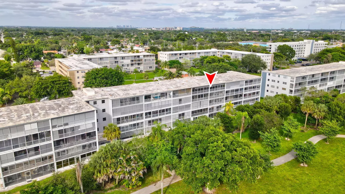 Hollywood, FL 33021,4800 Hillcrest LN 503