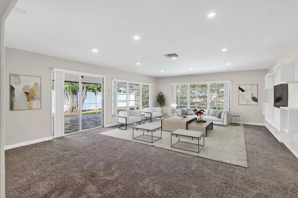 Boca Raton, FL 33431,13 Forest Hills LN