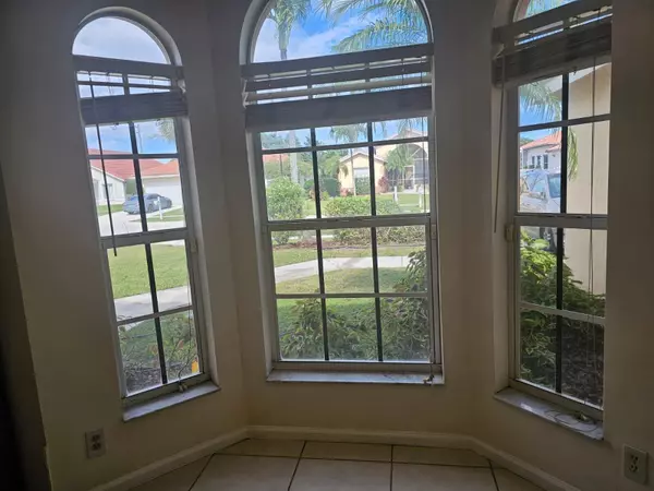 Boynton Beach, FL 33472,5220 Rosen BLVD