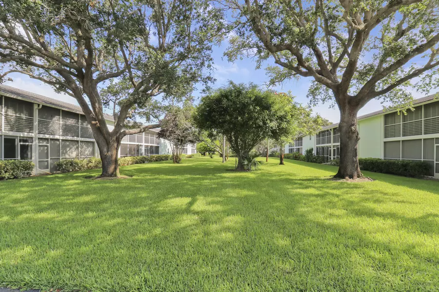 2 Westwood AVE 207g, Tequesta, FL 33469