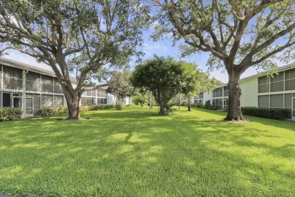 2 Westwood AVE 207g, Tequesta, FL 33469