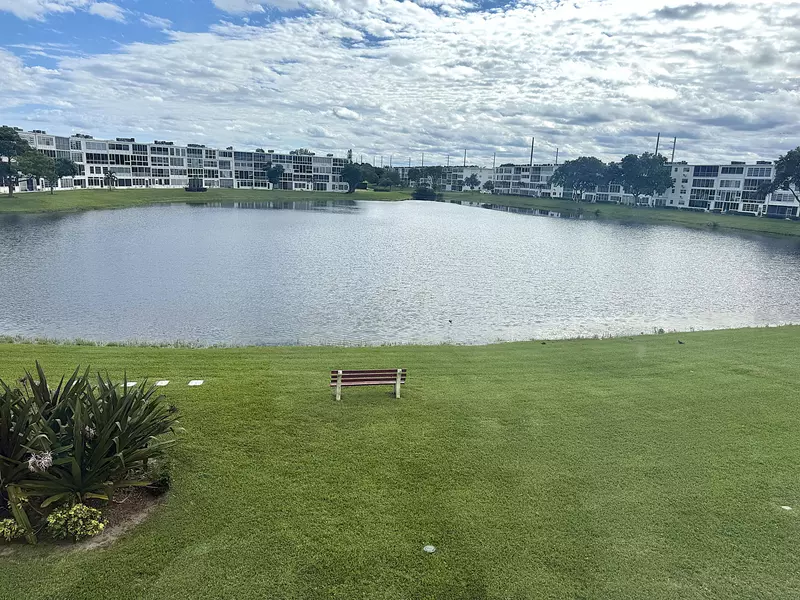 3087 Oakridge U, Deerfield Beach, FL 33442