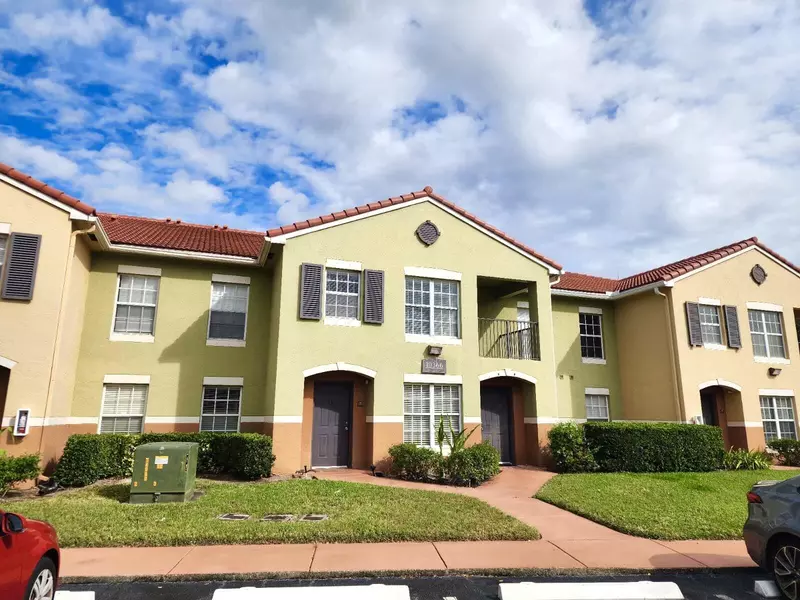 10366 S Fox Trail RD 1703, Royal Palm Beach, FL 33411