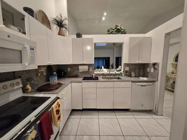 Boca Raton, FL 33496,8385 Springlake DR B