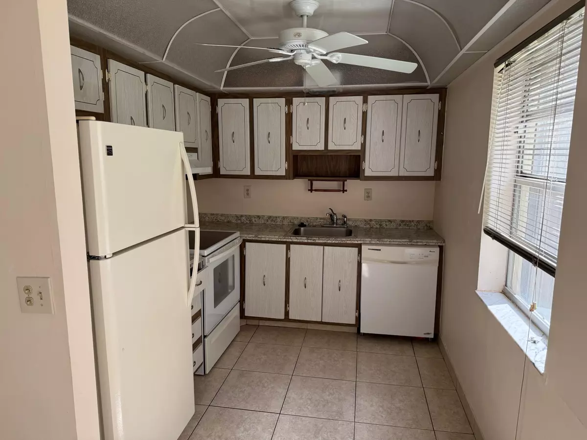 Delray Beach, FL 33484,390 Burgundy I