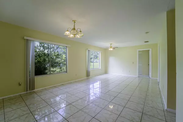 Port Saint Lucie, FL 34952,1437 SE Rivergreen CIR