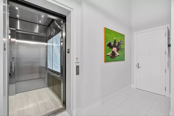 North Palm Beach, FL 33408,2 Water Club WAY 301