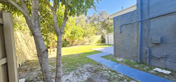 Lake Worth, FL 33467,3684 Pinehurst DR Effiency