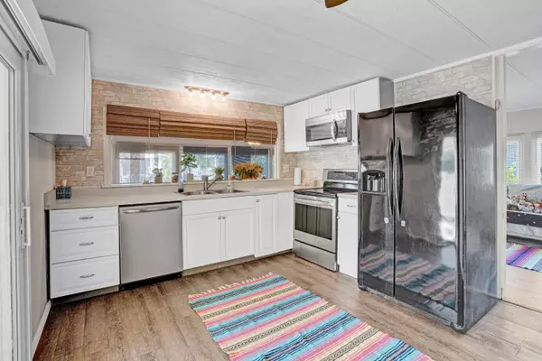 Barefoot Bay, FL 32976,921 Laurel CIR