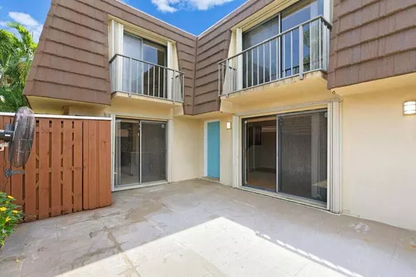 Lake Worth, FL 33461,3960 August DR