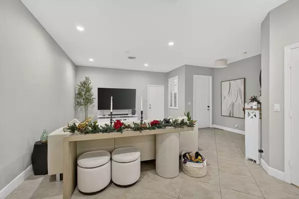 Palm Beach Gardens, FL 33418,4991 Bonsai Circle #105