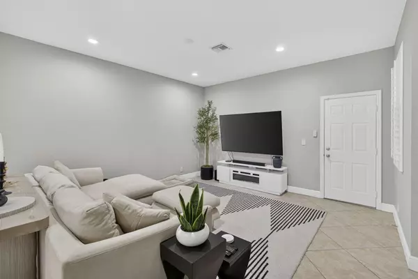 Palm Beach Gardens, FL 33418,4991 Bonsai Circle #105