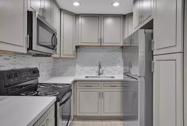 Hollywood, FL 33020,930 N 14 CT Apt 12