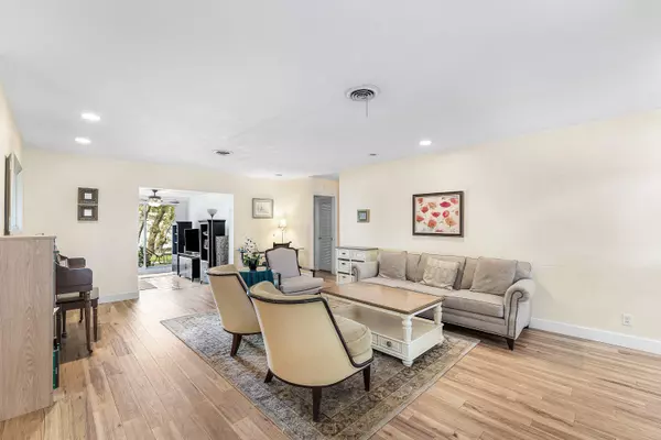 Boca Raton, FL 33486,669 SW 3rd ST