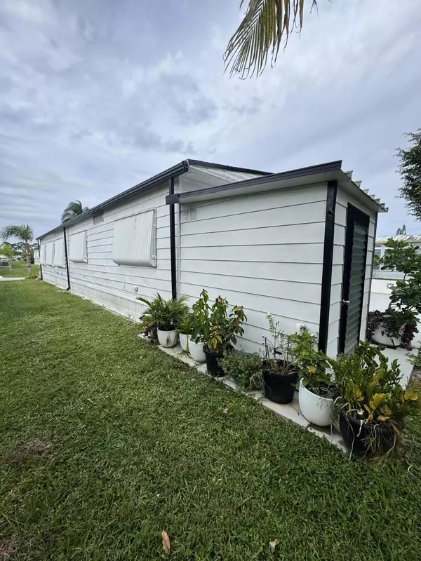 Fort Pierce, FL 34951,141 Calle De Lagos