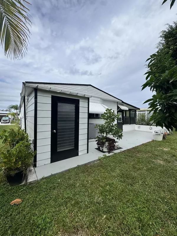 Fort Pierce, FL 34951,141 Calle De Lagos